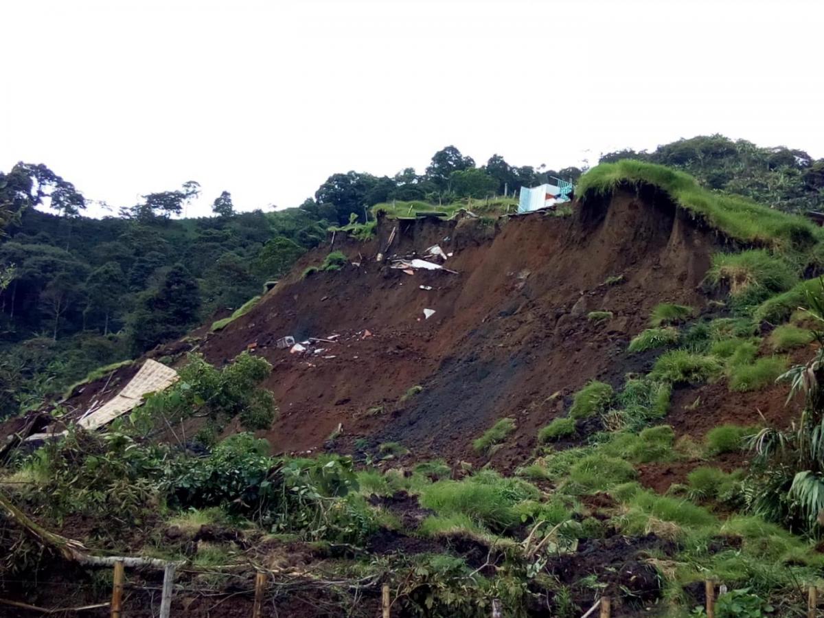 Deslizamiento destruyó tres viviendas y varios cultivos en Guática, Risaralda