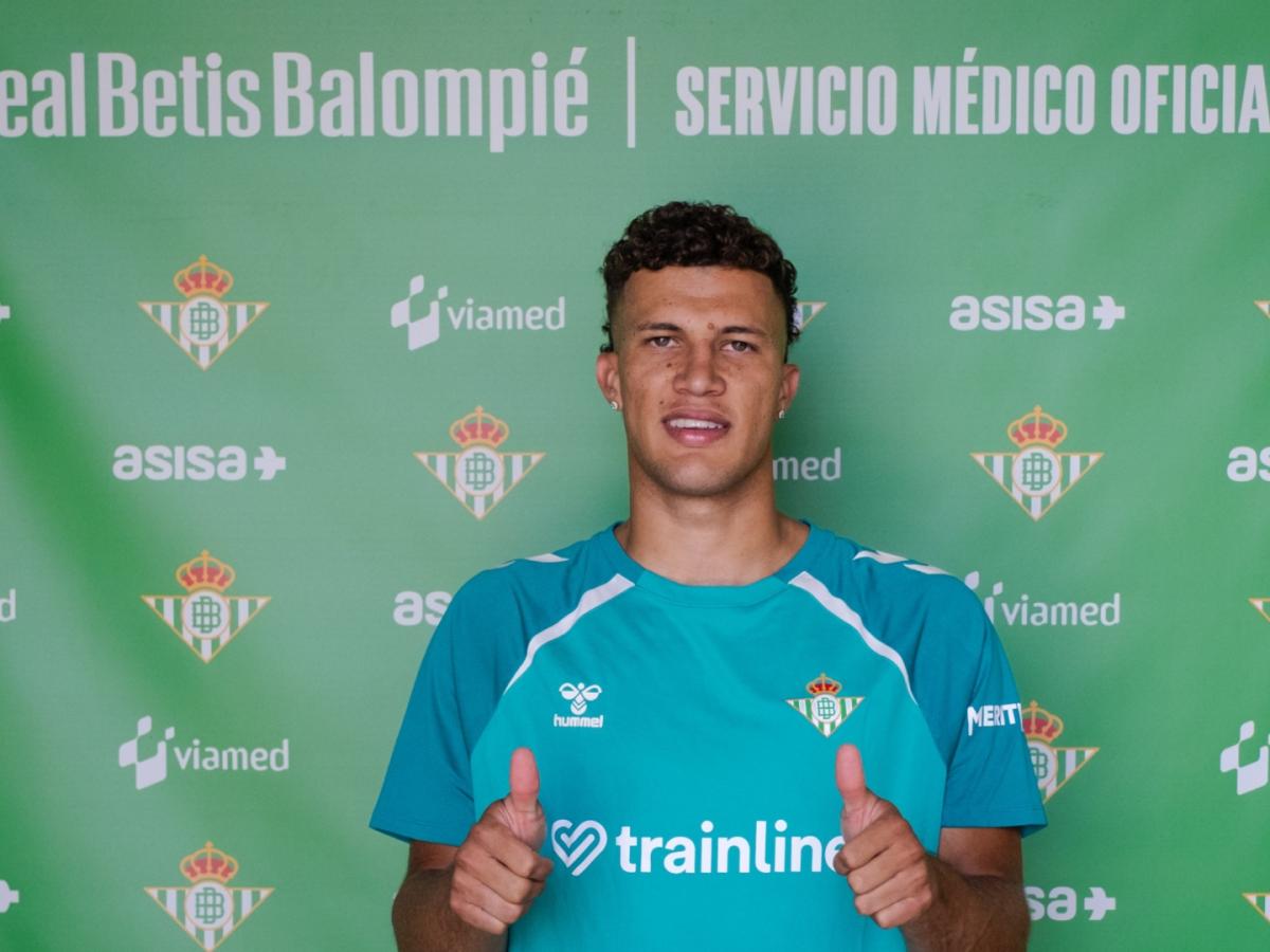 Nelson Deossa fue presentado como jugador de Betis