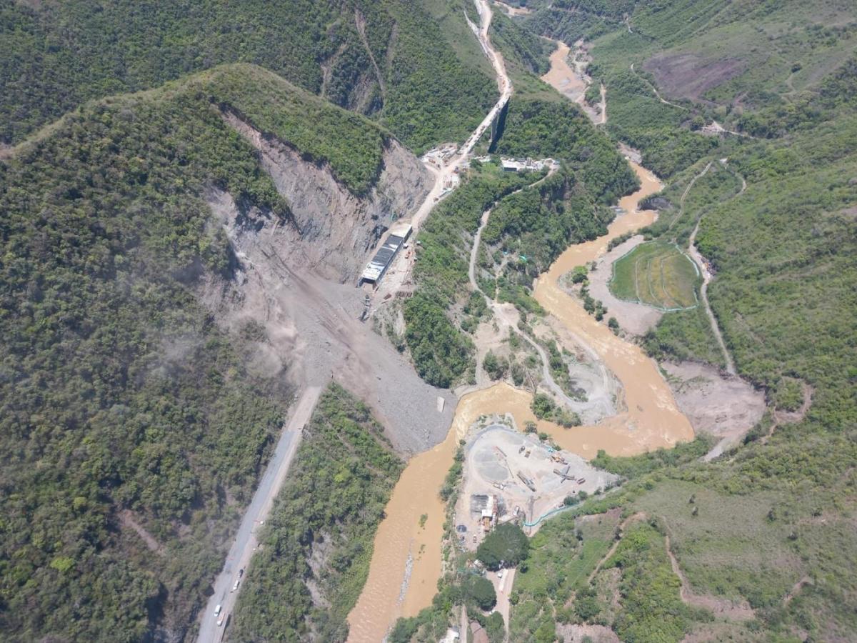 Derrumbe en vía Uramita - Dabeiba en Antioquia