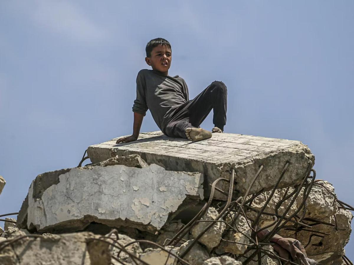 ‘Algún día todo el mundo habrá querido estar siempre en contra’: el libro que retrata la destrucción de Gaza y el consentimiento de Occidente