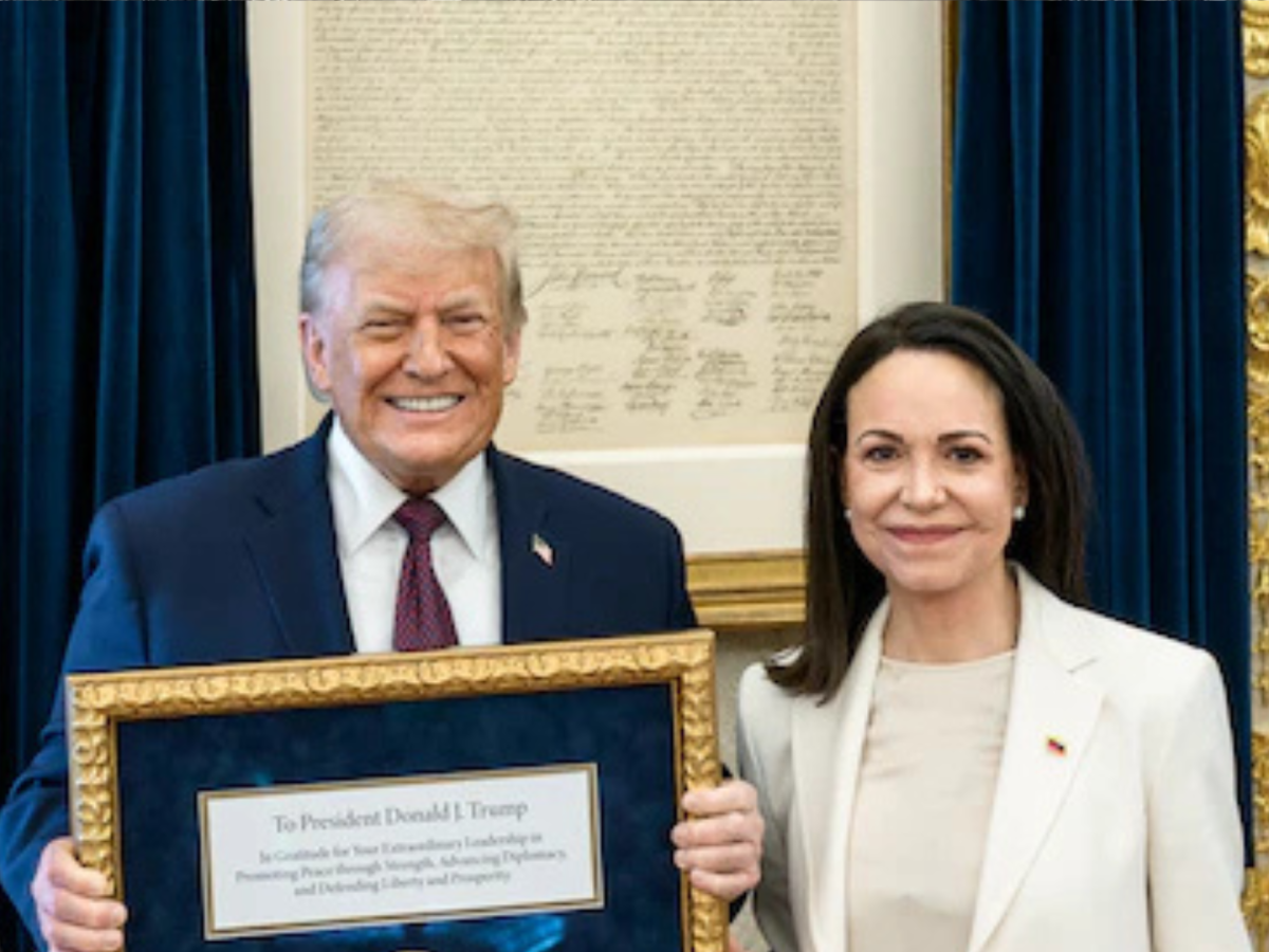 Maria Corina Machado entrega la medalla del Nobel a Trump