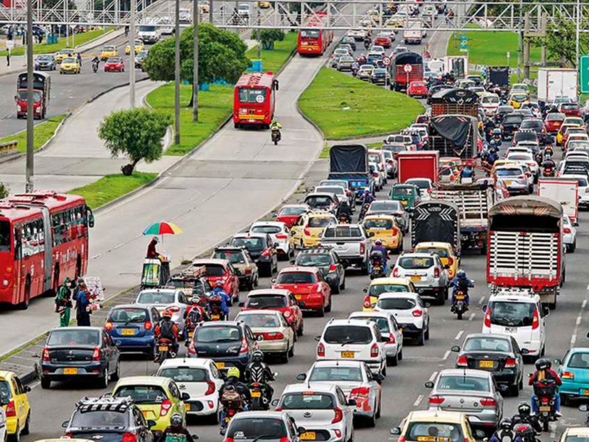 Pico y placa Bogotá HOY taxis-vehículos particulares: 21 a 25 abril 2025