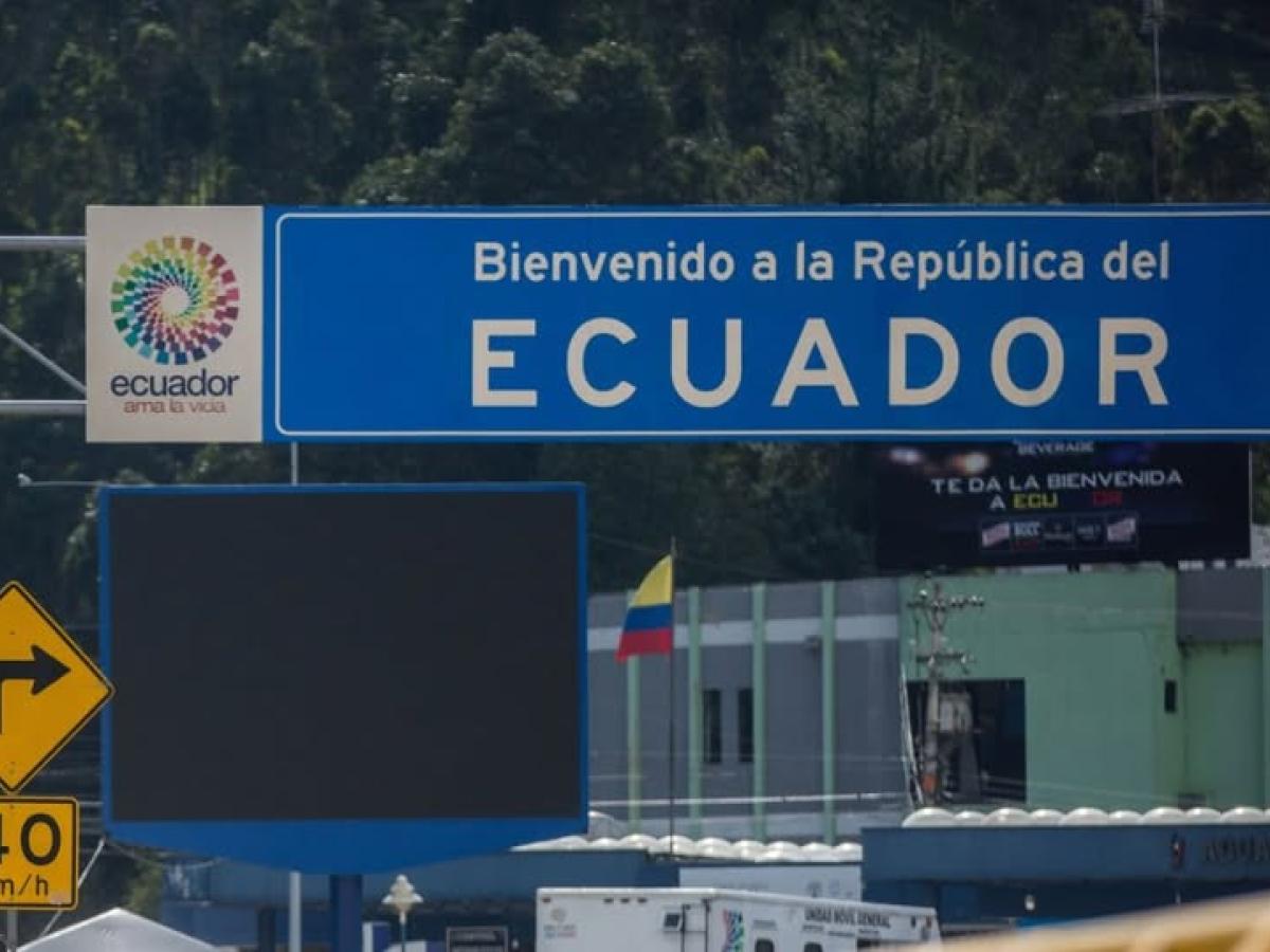 Ecuador sube al 50% arancel a productos de Colombia