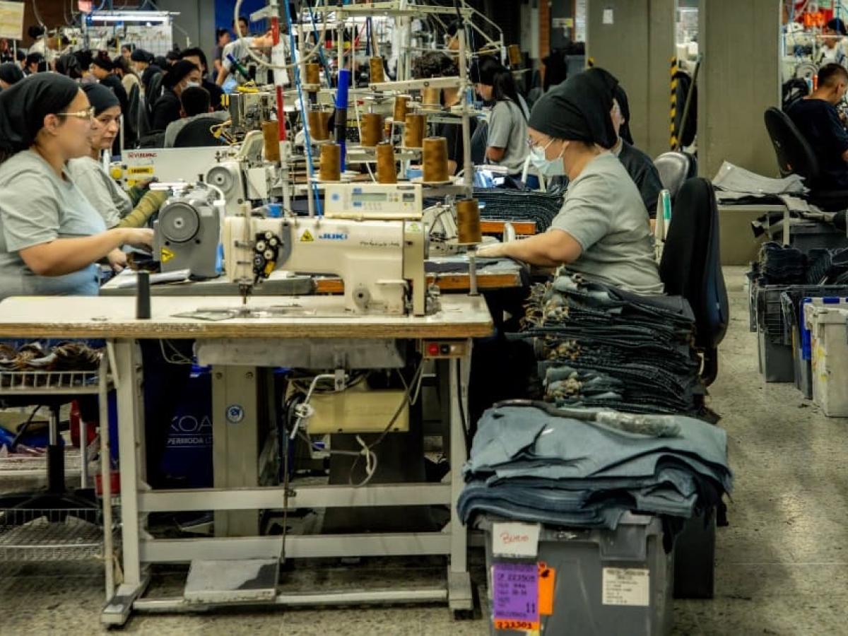 Efecto aumento salario mínimo en el empleo Colombia