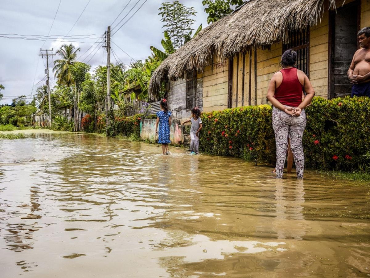 Más de 200.000 personas afectadas por las inundaciones en ocho departamentos de Colombia.