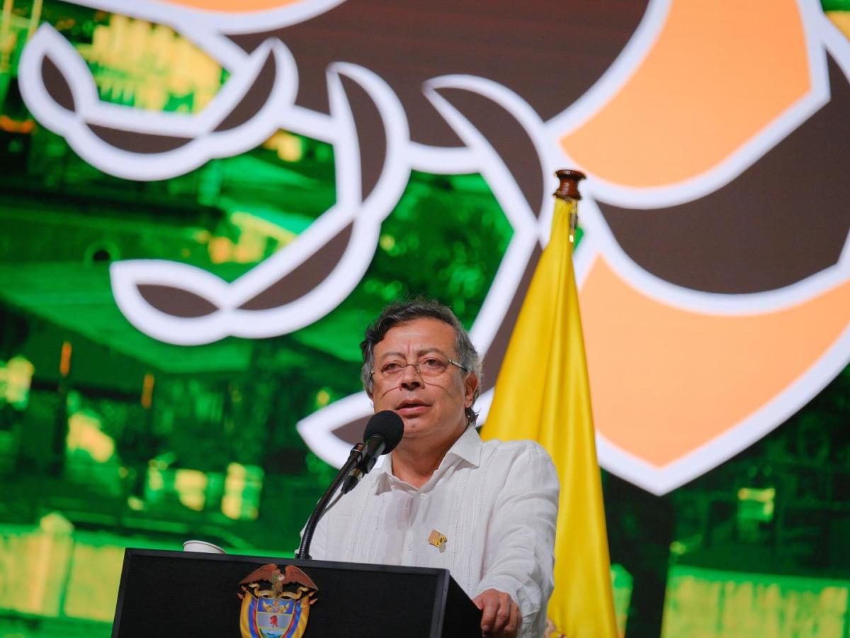 La más reciente encuesta Invamer, Colombia Opina #20, muestra un alza de 11 puntos en el respaldo al primer mandatario y una caída de 10,9 puntos en la desaprobación frente a noviembre de 2025.