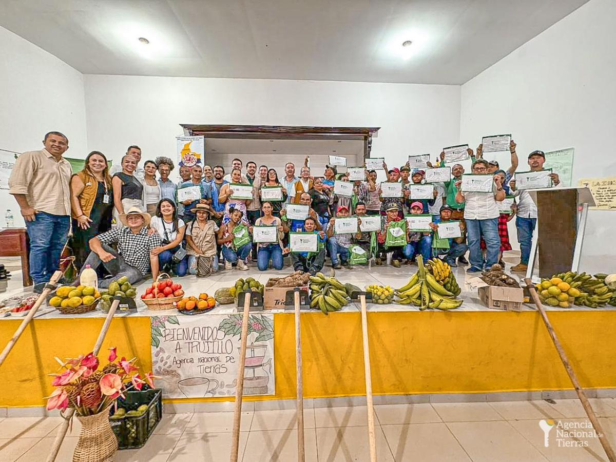 Valle: Familias campesinas de Trujillo son propietarias legales de tierras