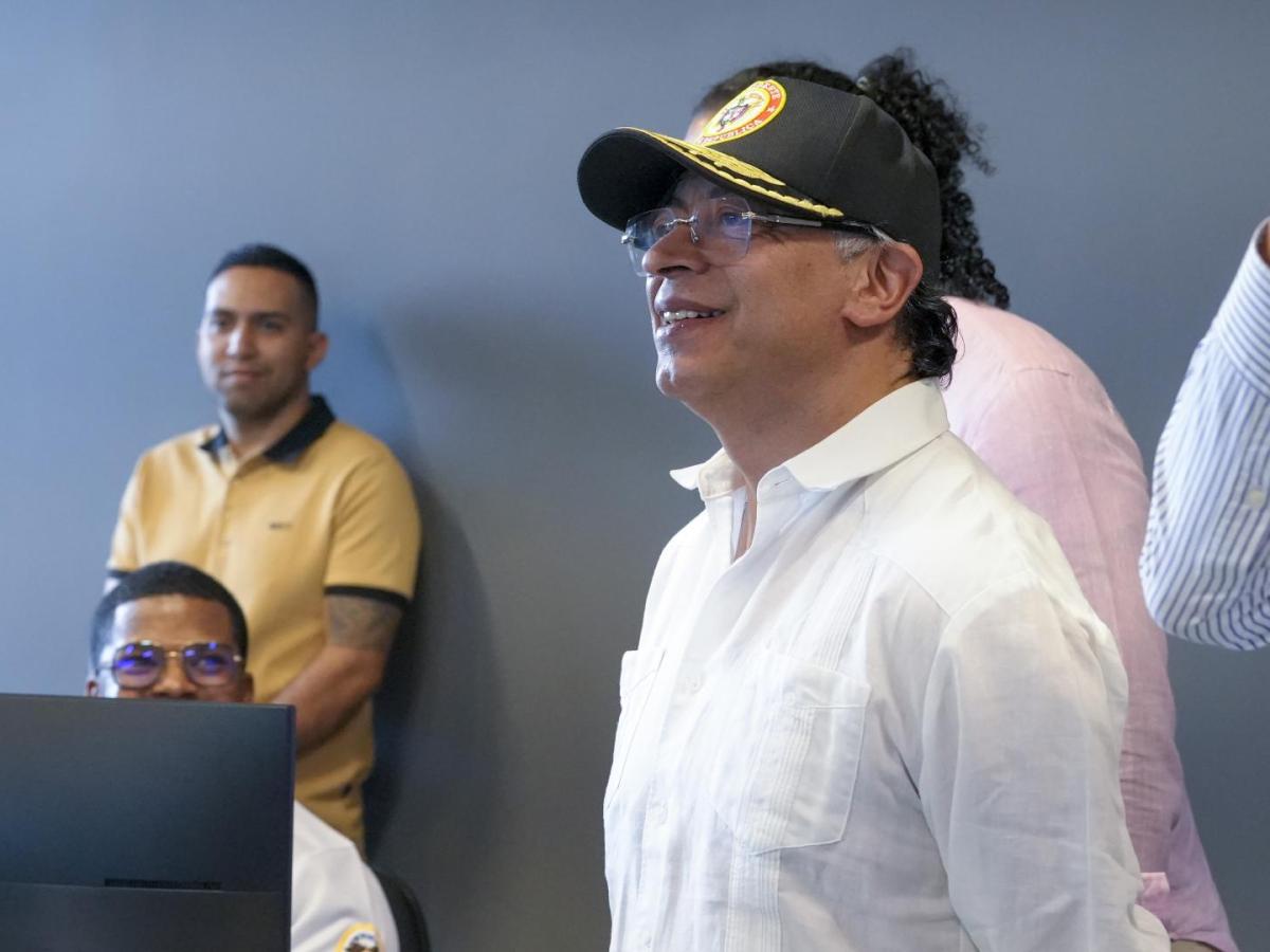 Entrega de campus inteligente de UniCamacho en Yumbo