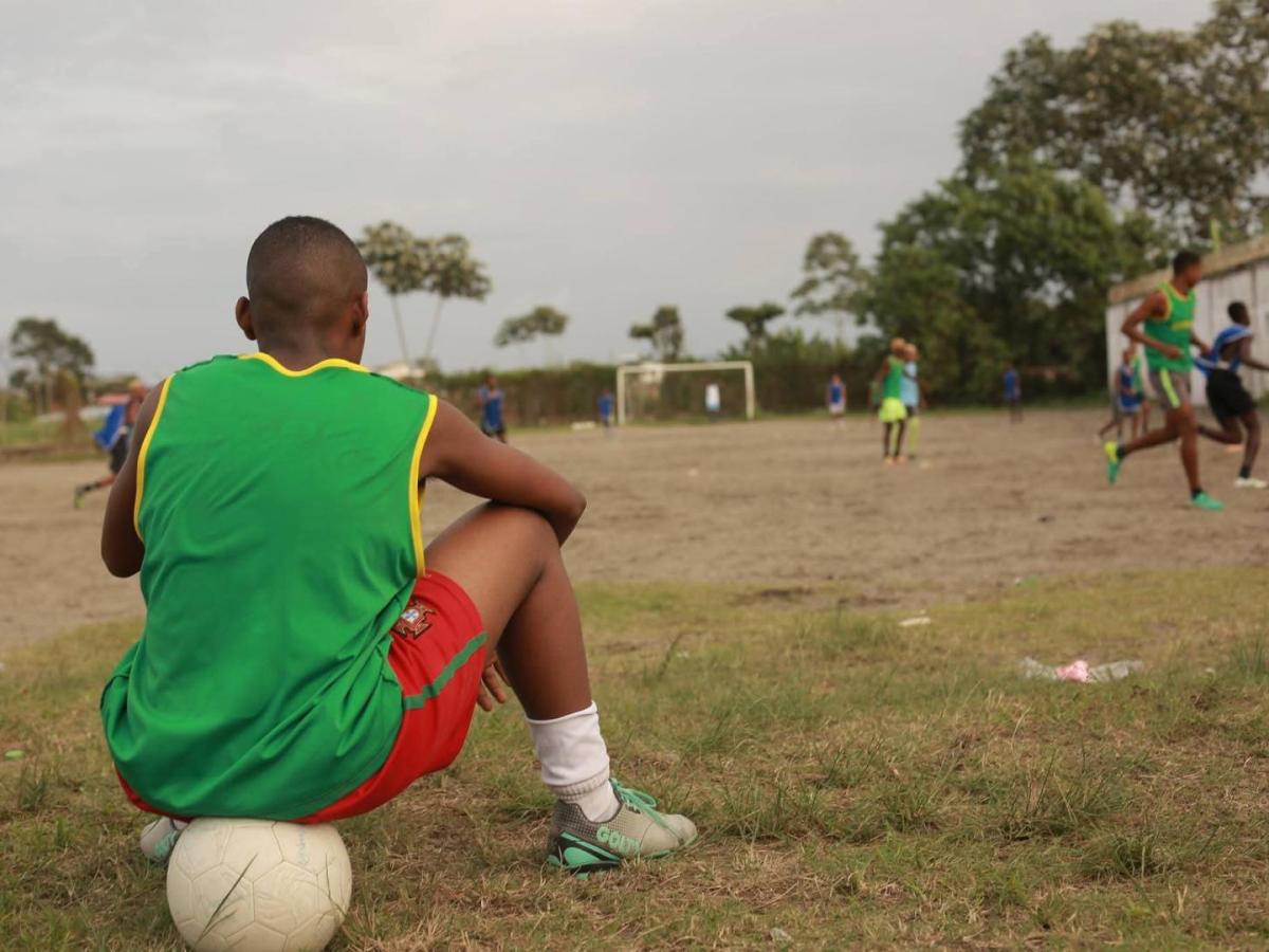 Escuela de fútbol histórica de Tumaco enfrenta desalojo 248 niños podrían perder uno de los pocos espacios seguros en medio de la violencia