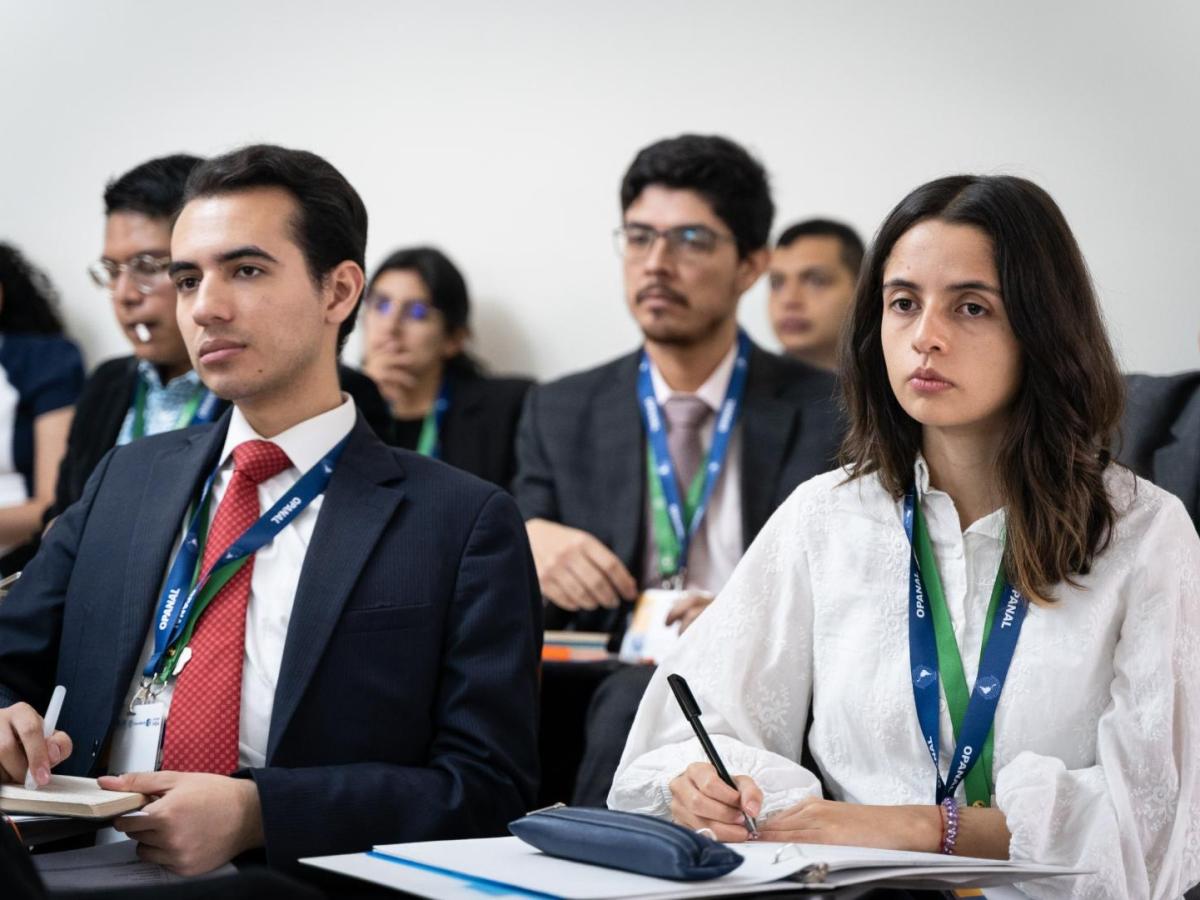 Carrera Diplomática y Consular 2027: requisitos, inscripción