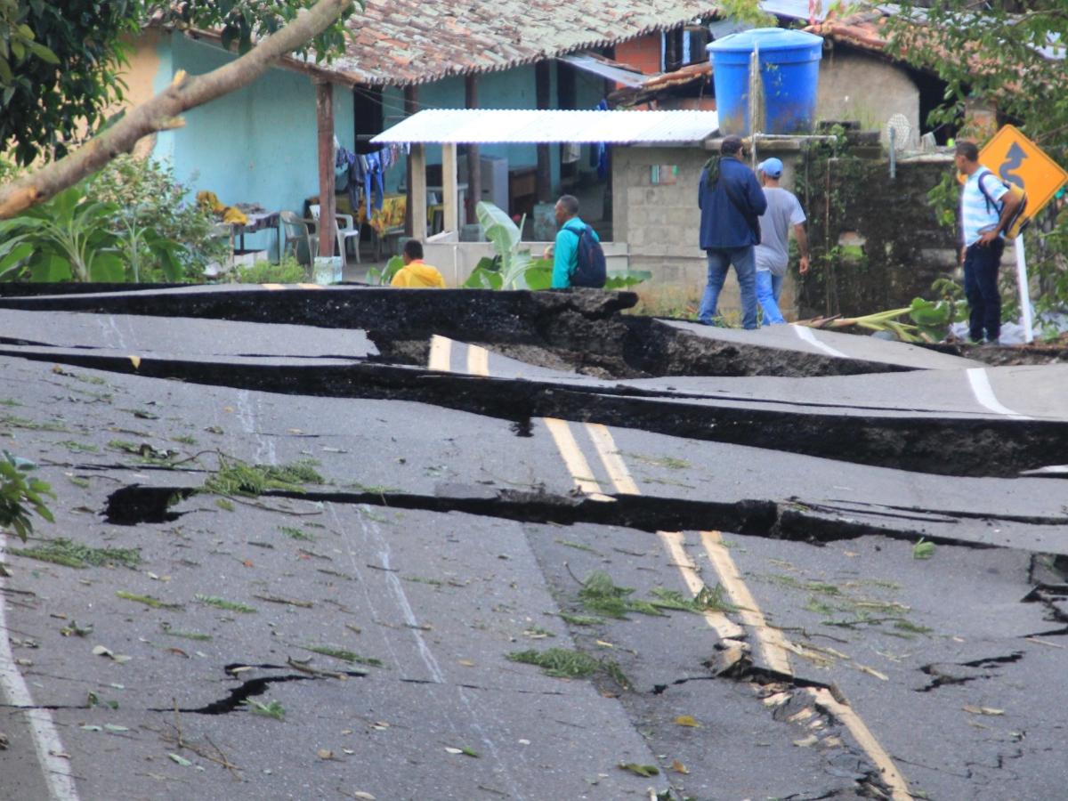 Derrumbe en la vía entre Bucaramanga y Barrancabermeja