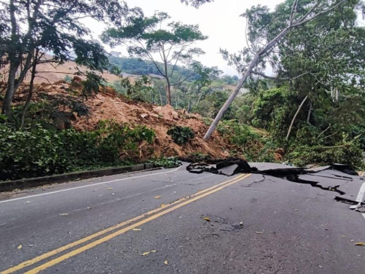 Inició la remoción de escombros en la vía Bucaramanga - Barrancabermeja