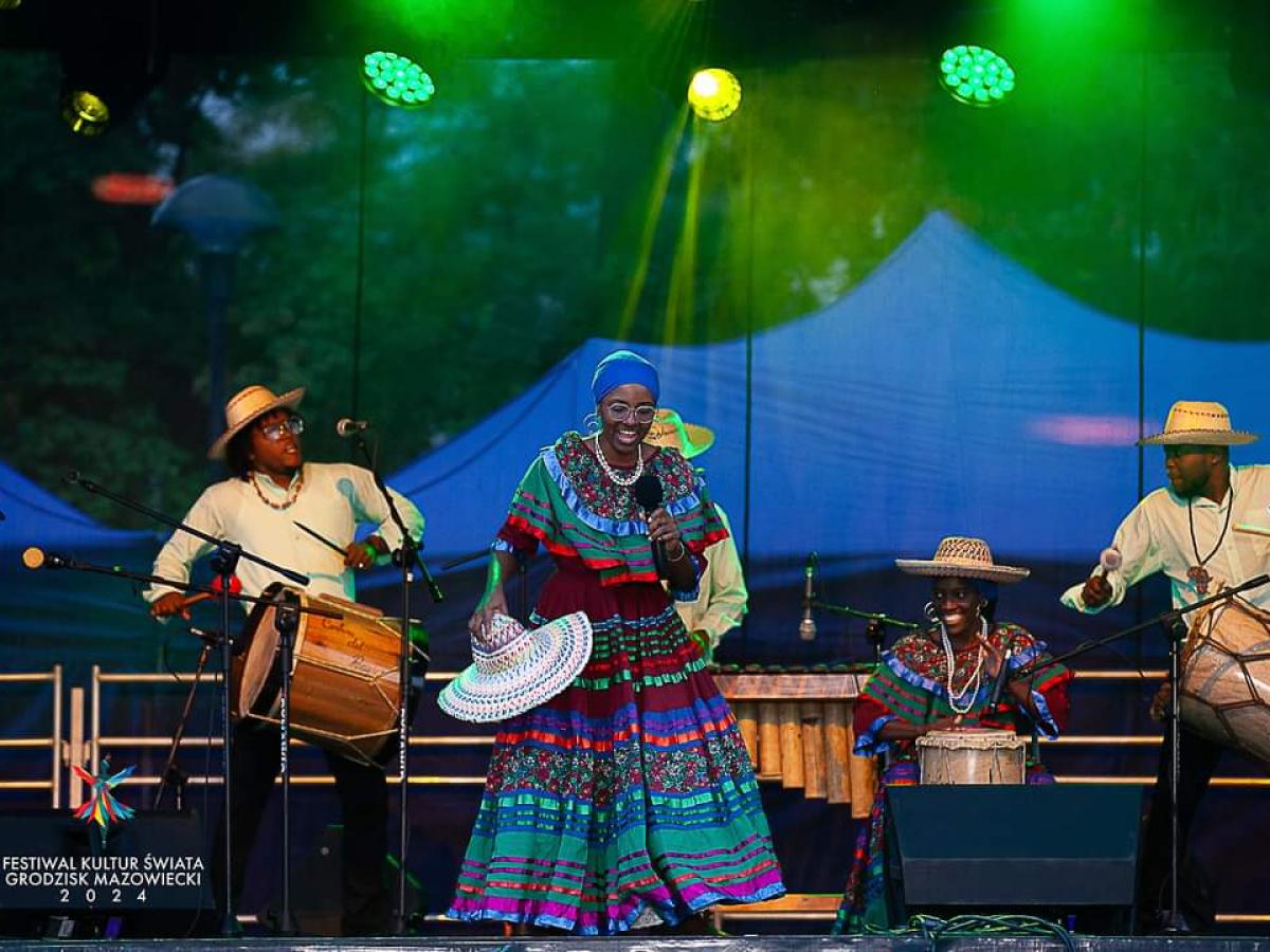 Artistas colombianos en Europa: Caña Flecha y Cantares del Pacífico