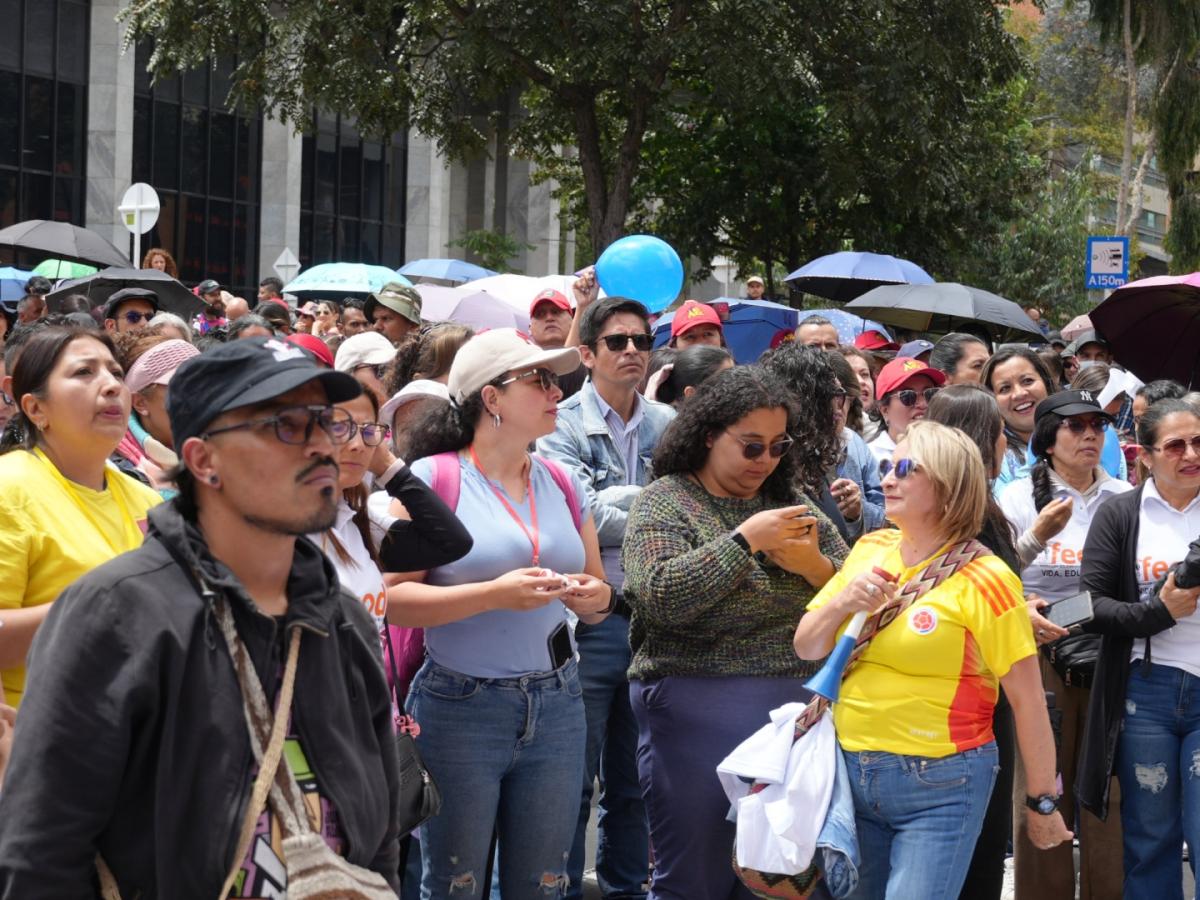 Maestros de Bogotá protestaron contra iduprevisora y denunciaron descuentos arbitrarios Maestros de Bogotá protestaron contra iduprevisora y denunciaron descuentos arbitrarios
