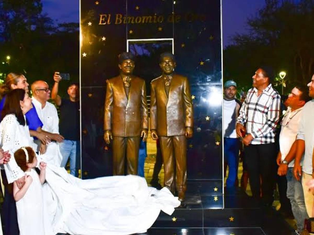 Retiran escultura del Binomio de Oro en Valledupar tras críticas