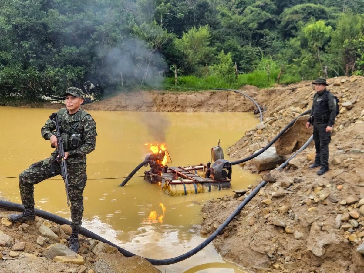 Desmantelan tres frentes de minería ilegal en Antioquia