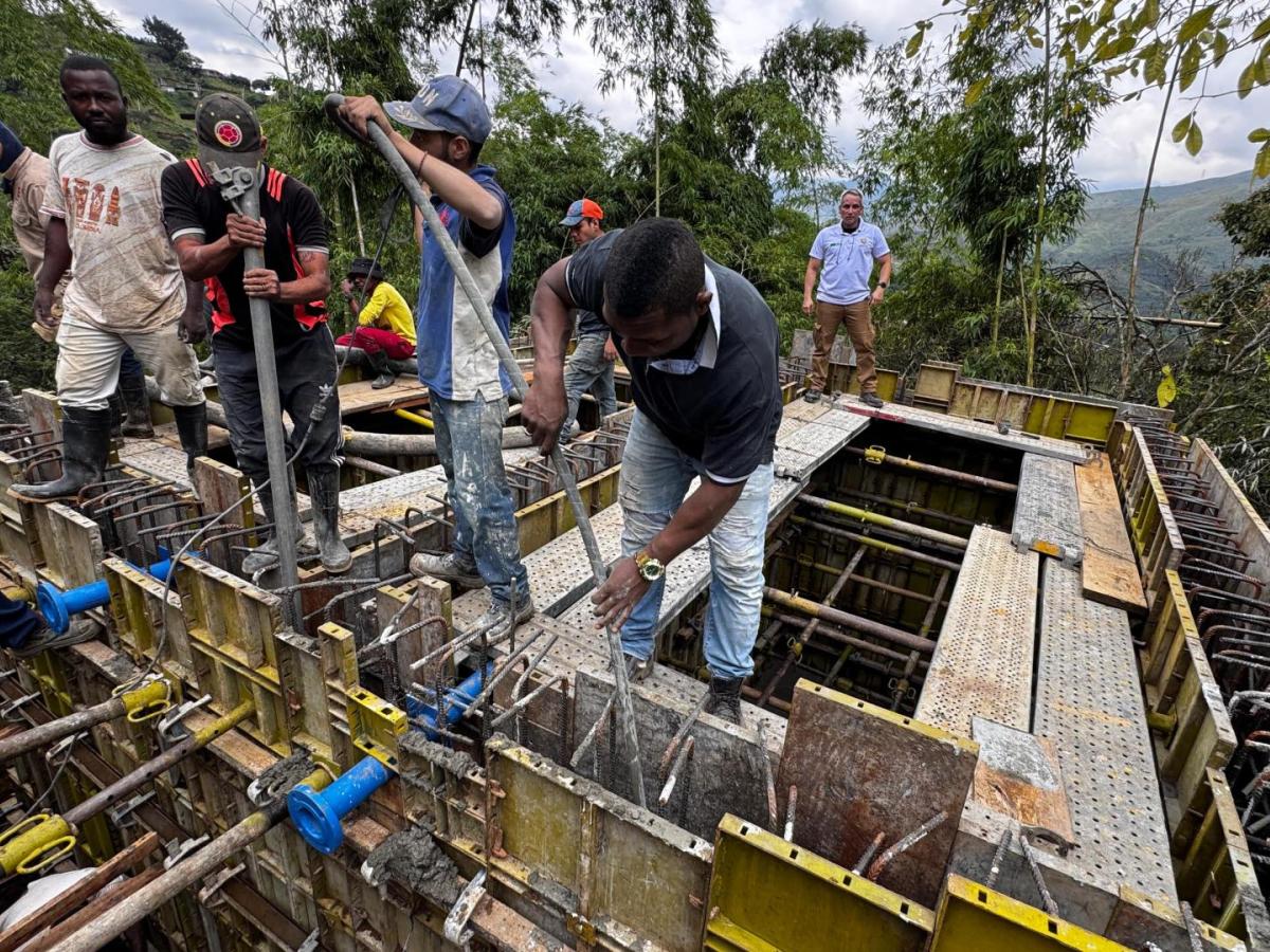 Construcción de tanque de agua potable en Piamonte, Cali