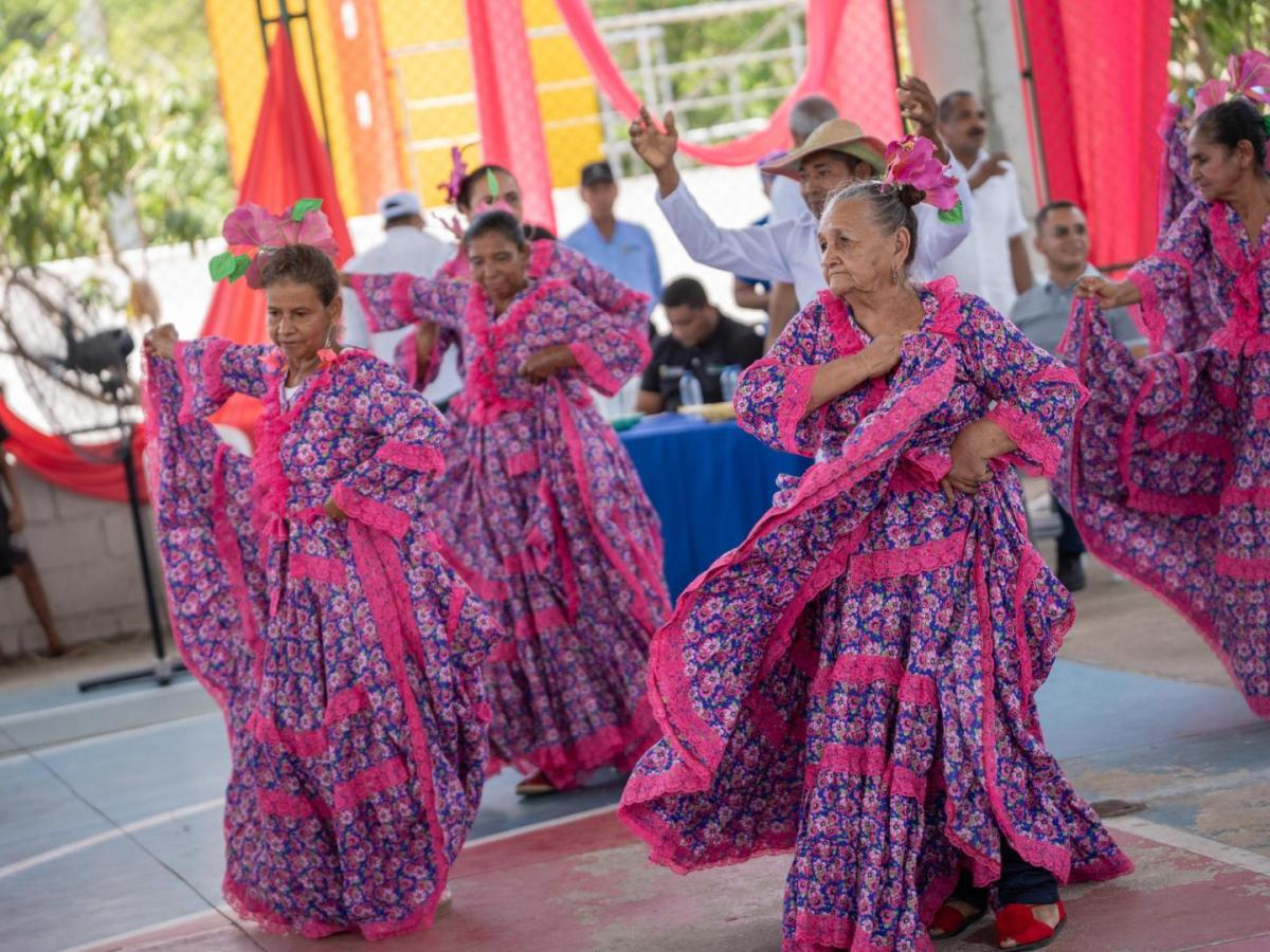 Adultos mayores Cesar atención integral en salud 