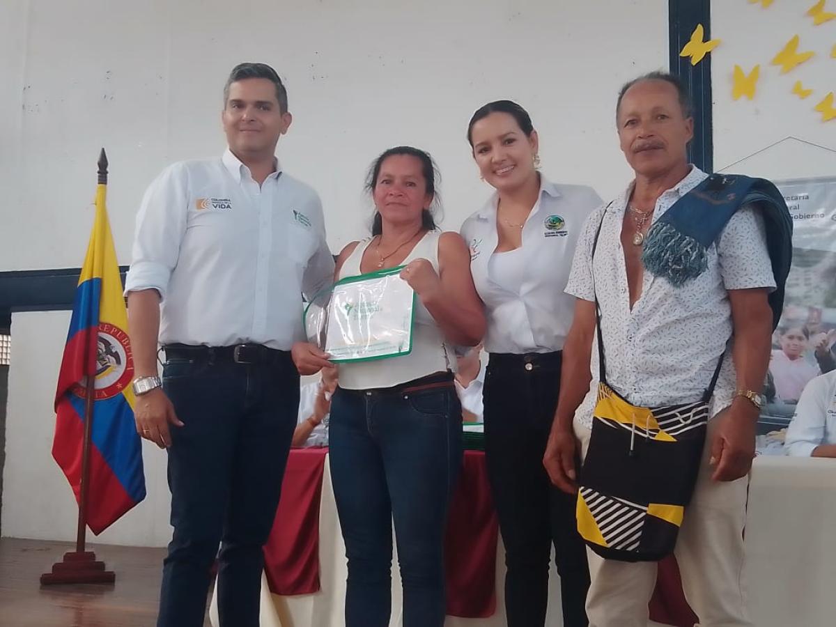 Entrega de tierras a 42 familias en Chaparral, Tolima