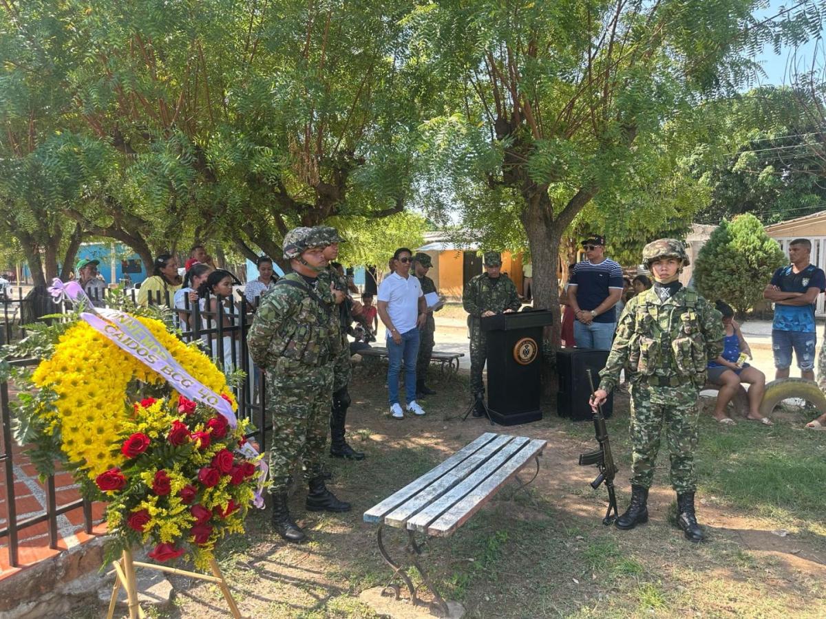 Homenaje a militares asesinados en 2001