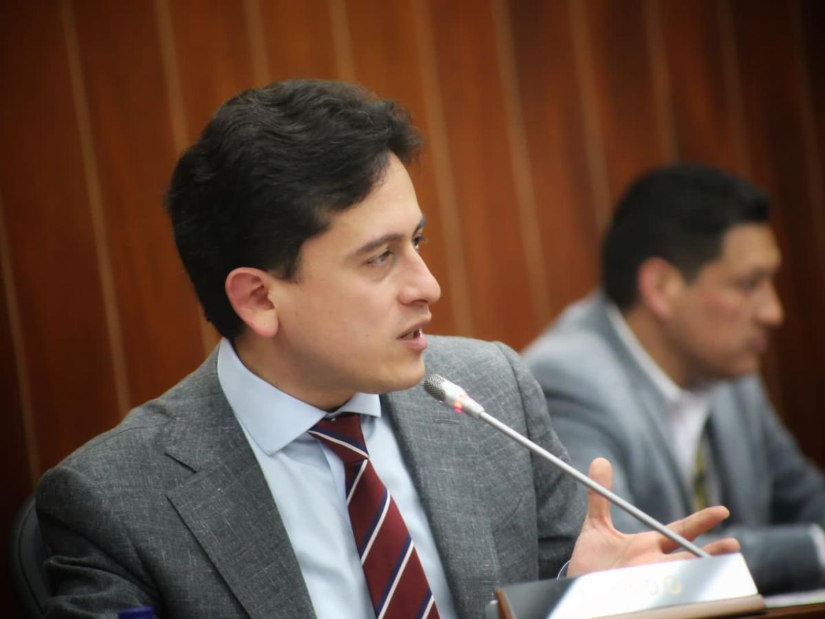 Presidente Petro aceptó renuncia de Luis Carlos Reyes, ministro de Comercio 