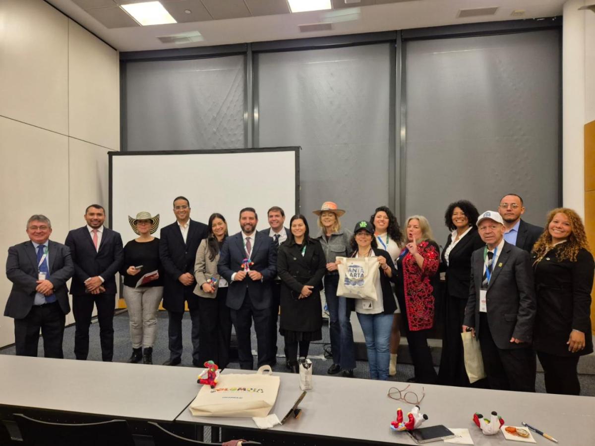 El miércoles 22 de enero arrancó la Feria Internacional de Turismo en Madrid, España, Fitur 2025. Evento que irá hasta el próximo 26 del presente mes y en el cual Santa Marta dice presente con su oferta de naturaleza, playa y hoteles.  Esta importante feria, que reúne a los principales actores de la industria turística global y marca el inicio del calendario anual del turismo receptivo y emisor, se lleva a cabo en el recinto Ifema de la capital española.  En el pabellón número tres se encuentra el stand ‘Co