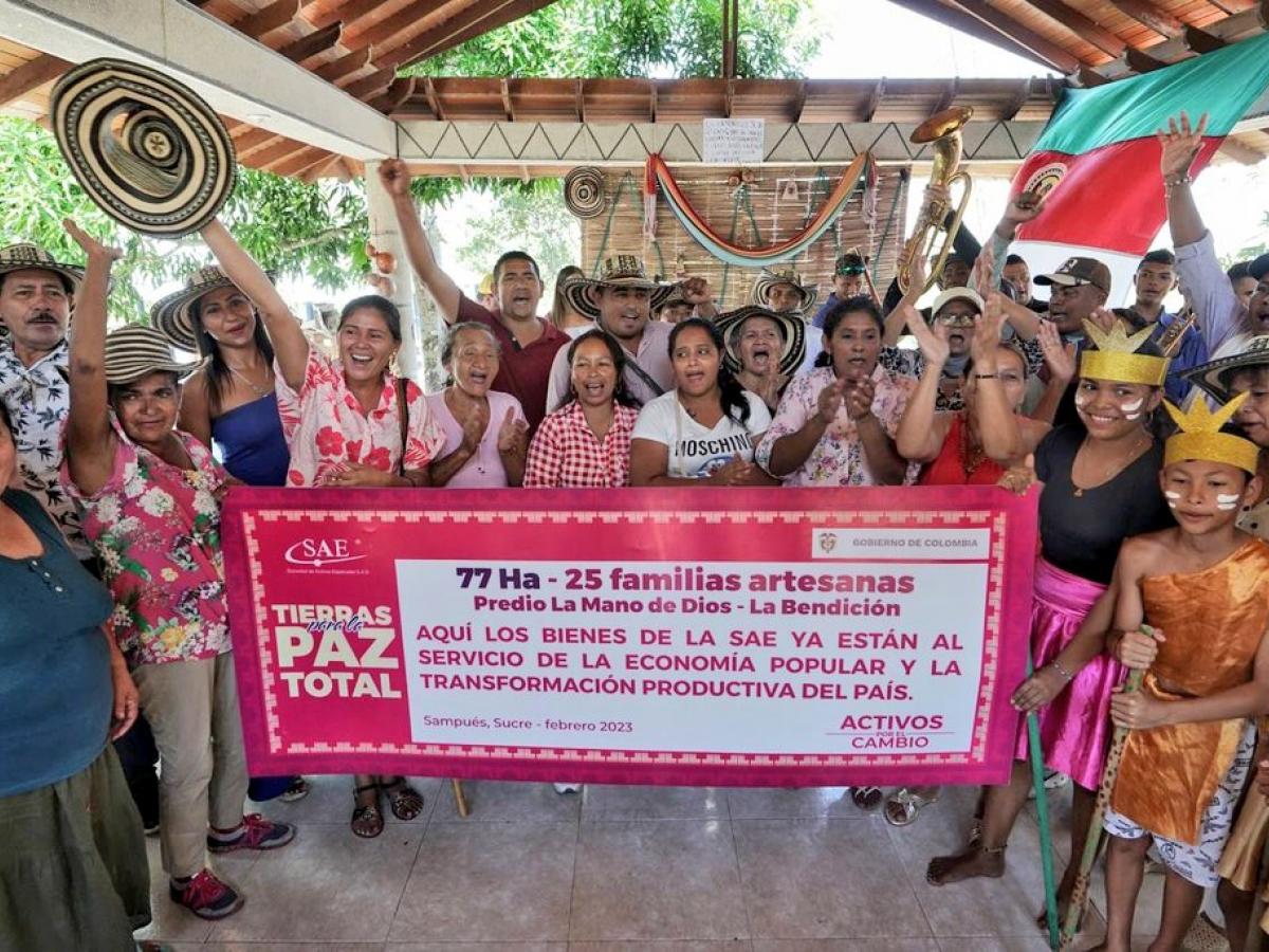 Entrega de tierras para la paz total 2023 en San Benito Abad 