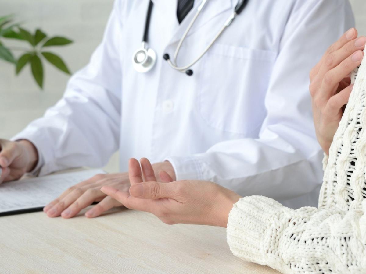 Denuncian a urólogo por presunto abuso sexual en Medellín