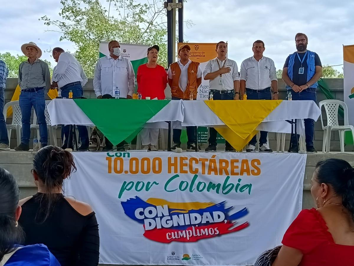 Gobierno entrega más de 750 títulos a campesinos