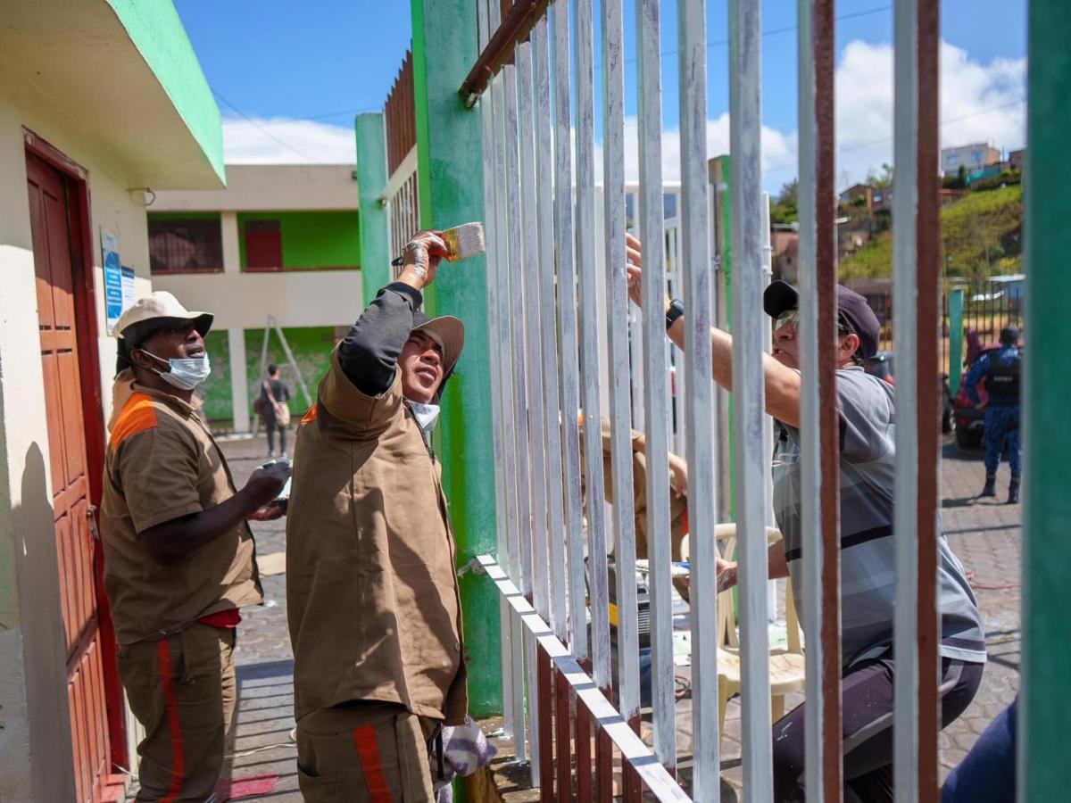 Presos en cárcel de Pasto pintan calles en busca de resocialización