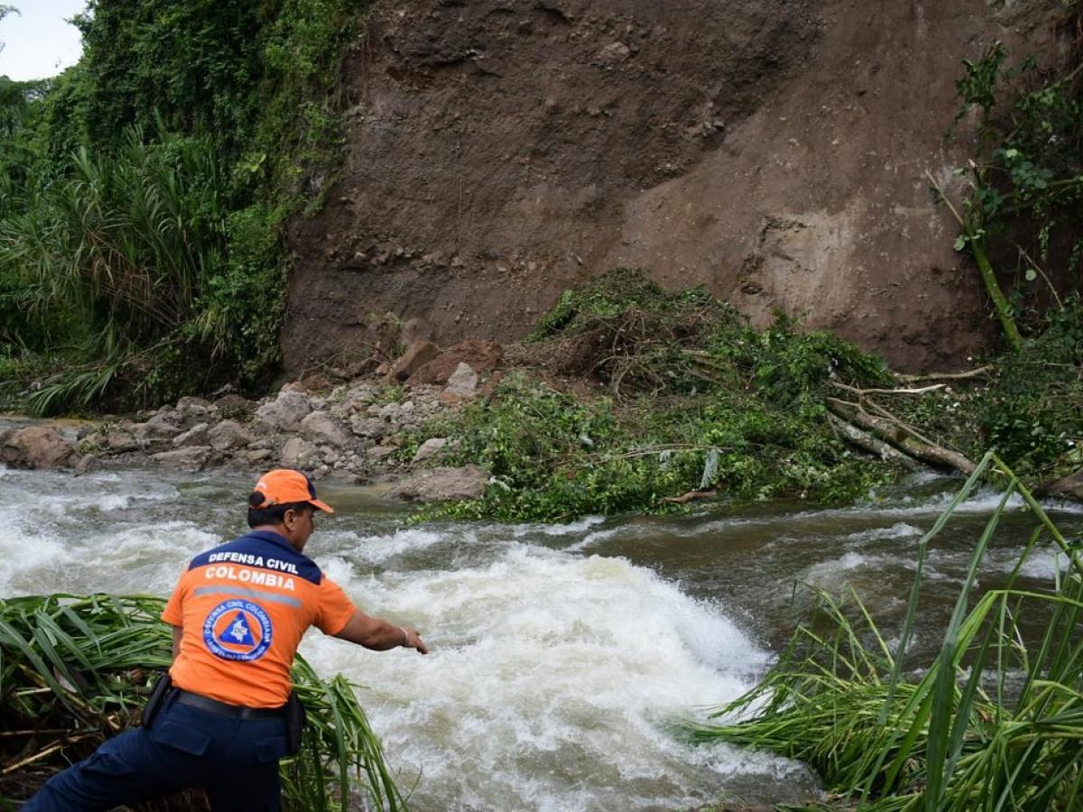 Deslizamiento en el río Otún en la Avenida del Río, Pereira