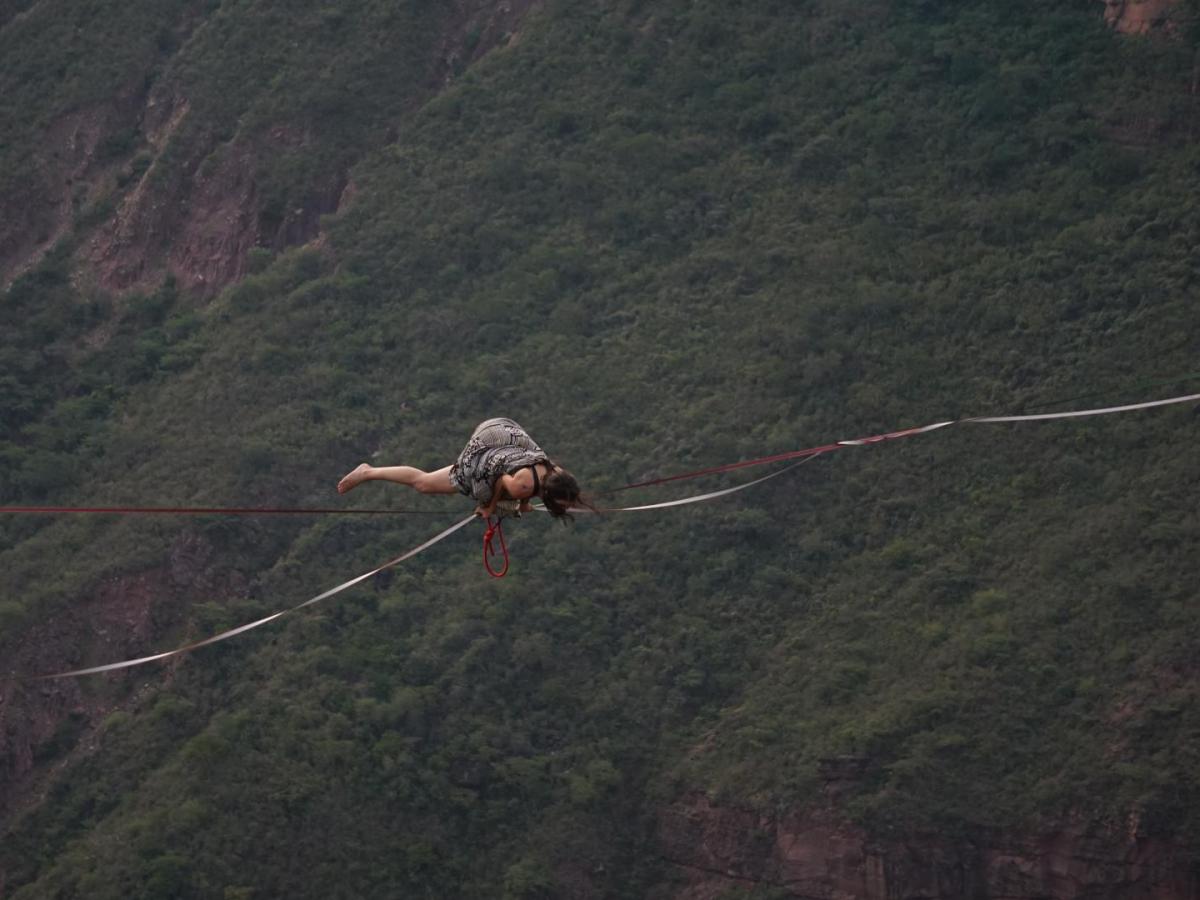 ¿Quién es Susana Castilla, la equilibrista que cruzó el Cañón del Chicamocha?