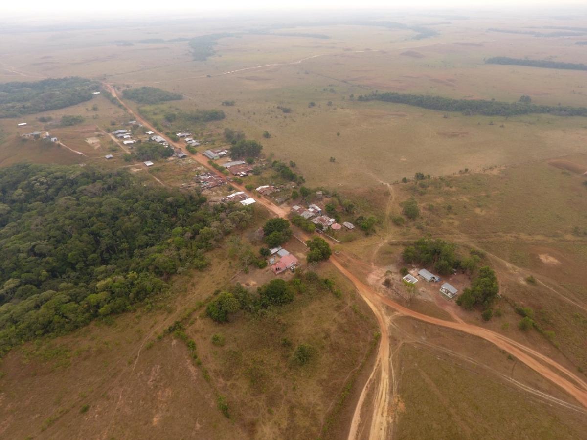 Con paneles solares iluminan a Mapiripán en el Meta
