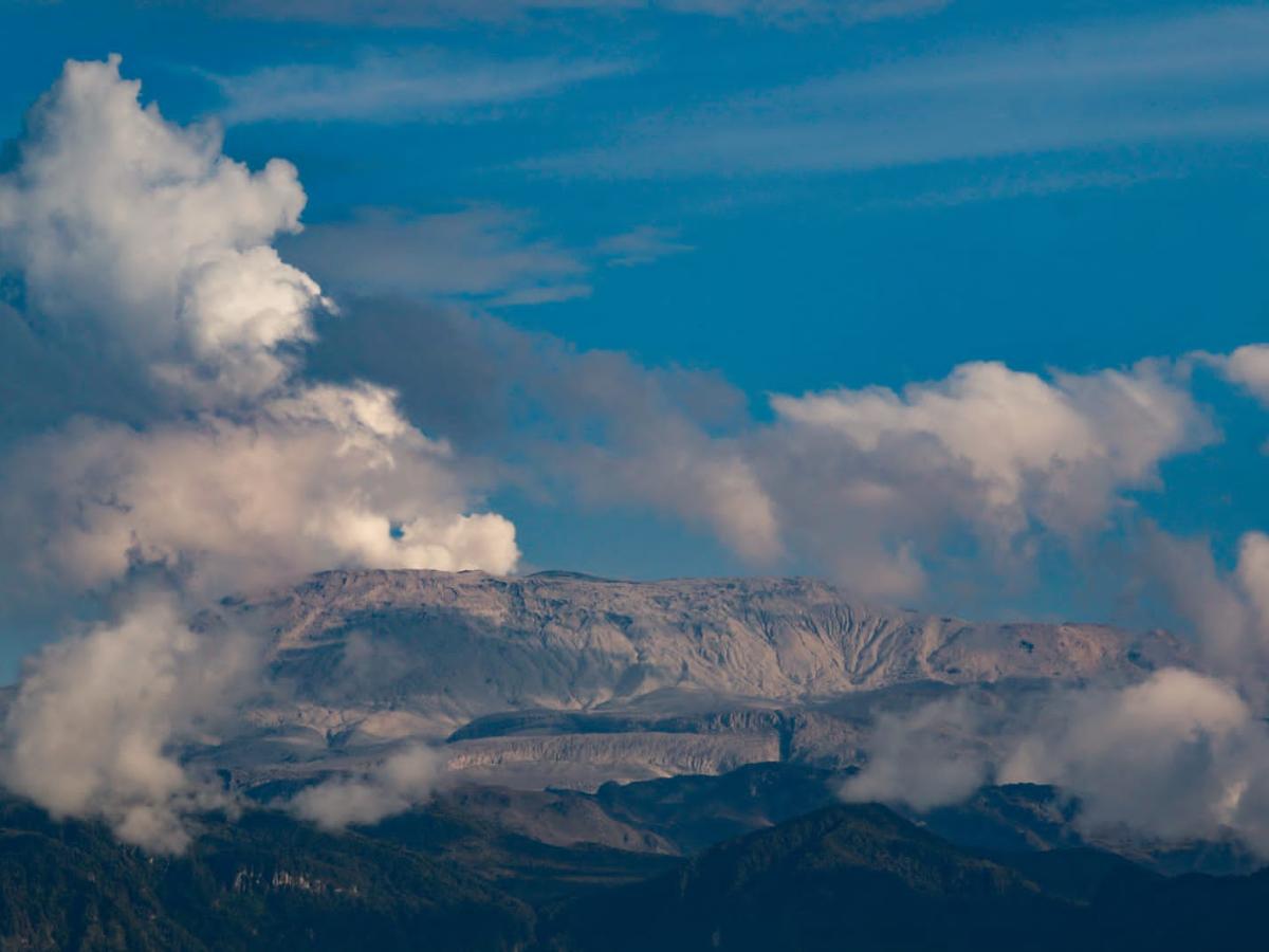Poblaciones cercanas al Nevado del Ruiz deben evacuar de forma preventiva: UNGRD