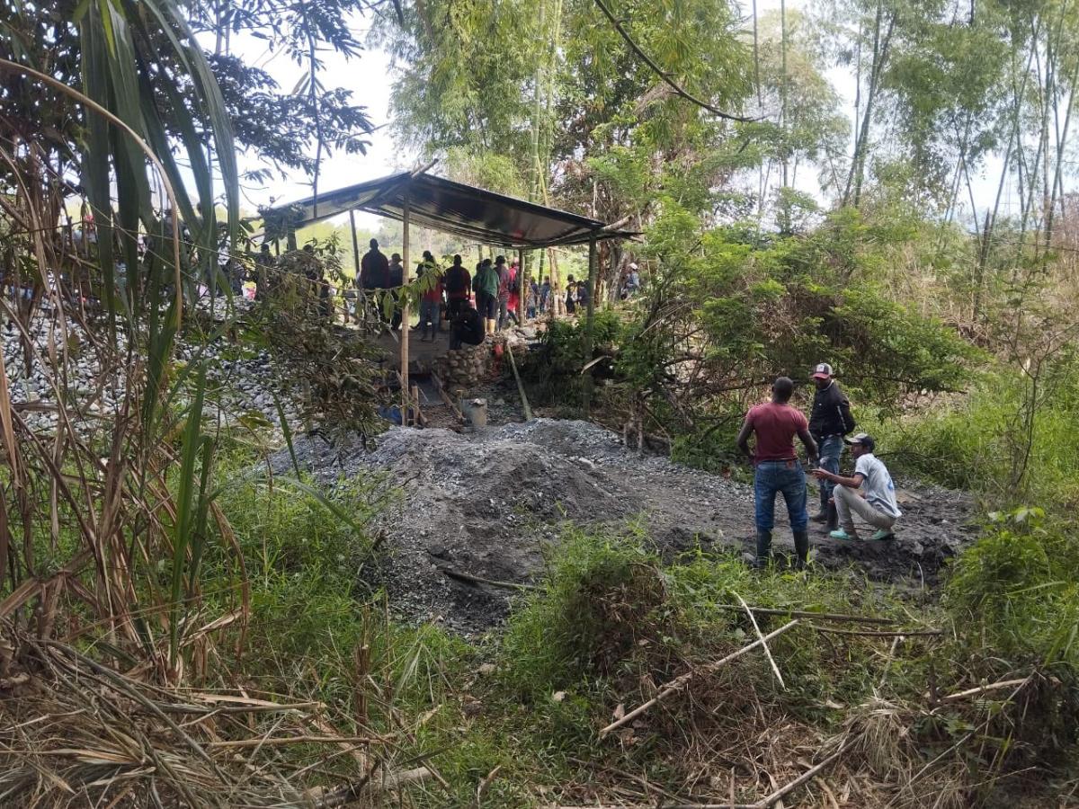 En norte del Cauca continúan operaciones de rescate de siete mineros
