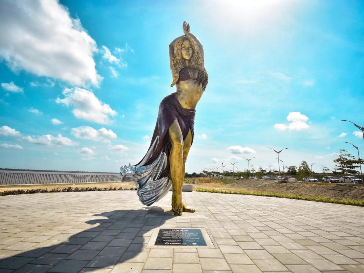 Shakira reaccionó ante su escultura en el Malecón de Barranquilla