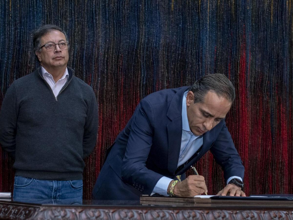 Petro posesionó a Alexander López como director de Planeación