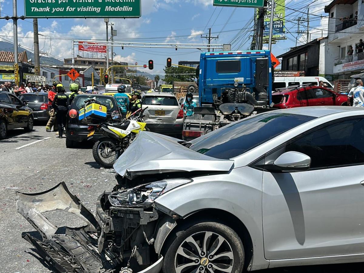 Medellín: Grave accidente deja dos muertos y cuatro heridos