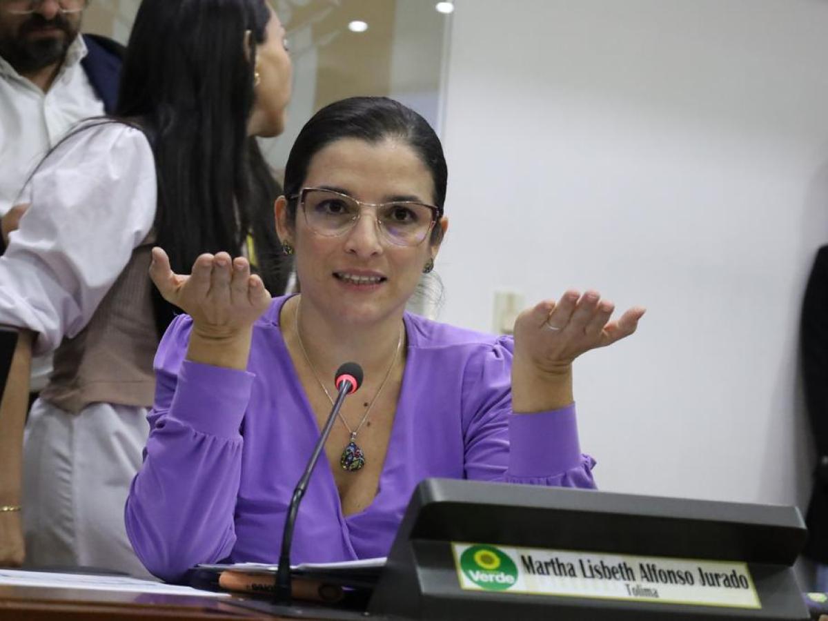 Representante denunció deudas acumuladas de EPS