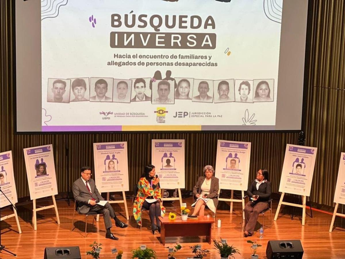 ¿En qué consiste la estrategia de 'Búsqueda Inversa' en Colombia?