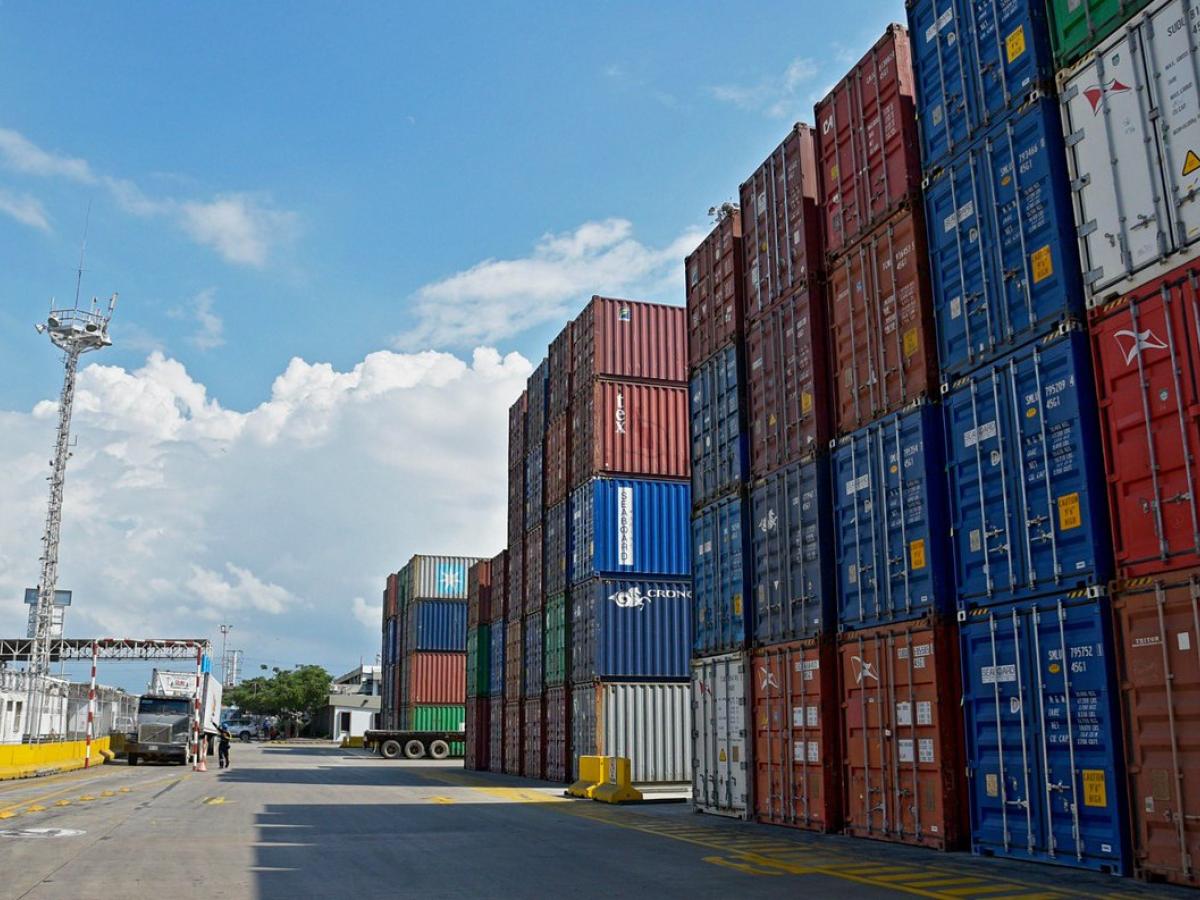 Ecuador impone arancel del 100% a productos colombianos