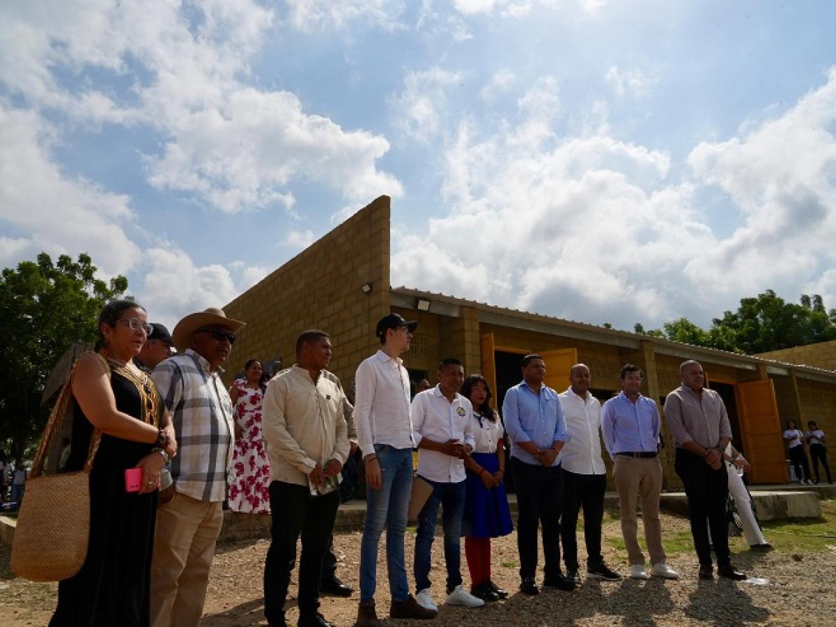 Gobierno entrega colegios e impulsa infraestructura en La Guajira