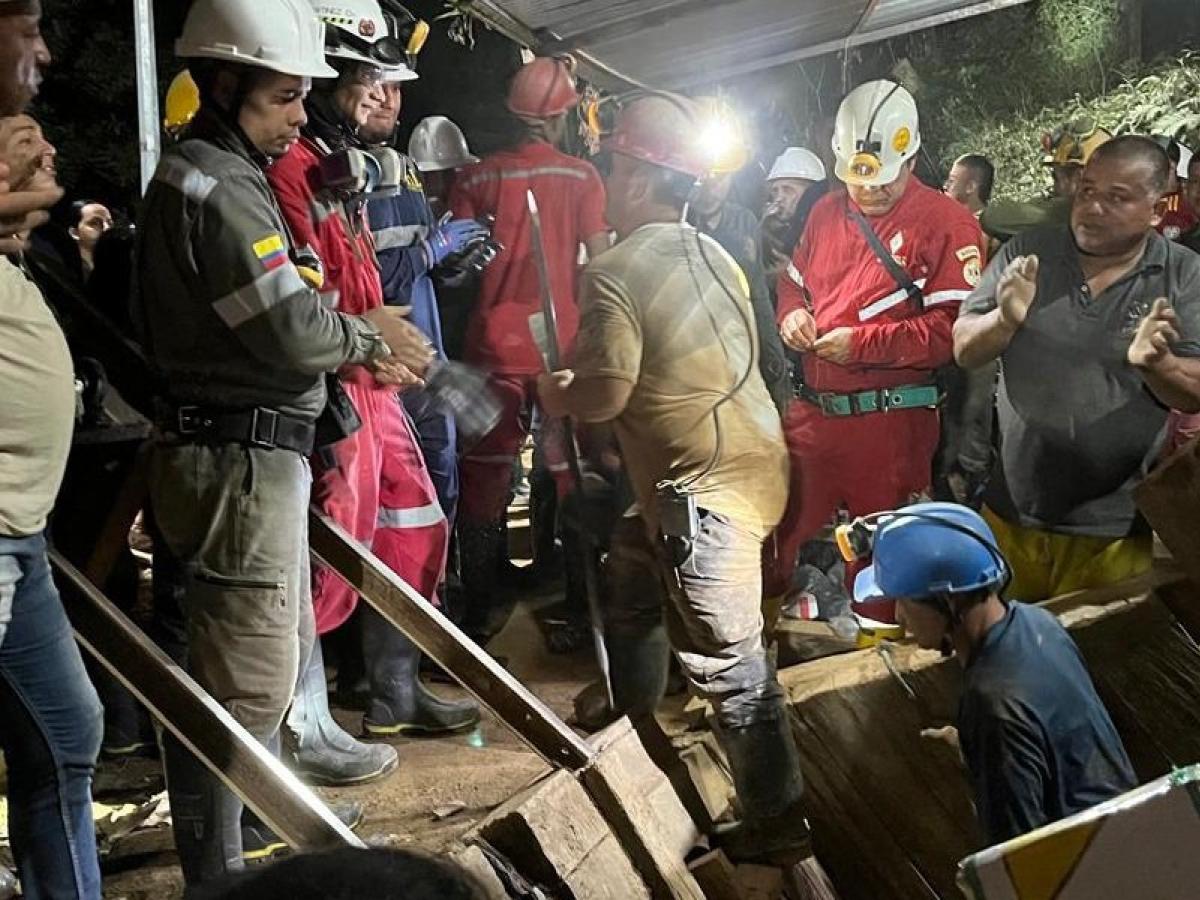 Rescate exitoso de 18 mineros atrapados en Remedios, Antioquia tras derrumbe en mina El Minón