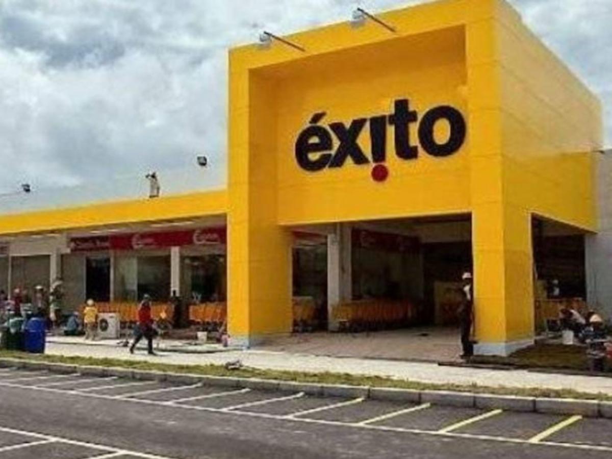 Grupo Éxito sube salario mínimo y mantiene empleos