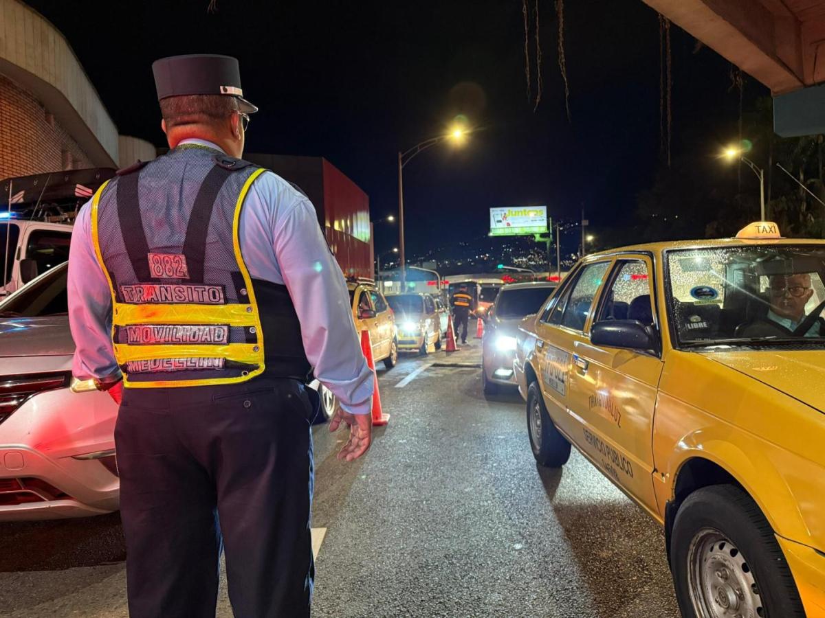 Pico y placa Medellín HOY 23 julio 2025 particulares y taxis 