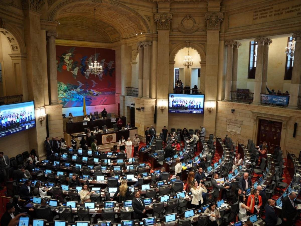 Cámara suspende trámite legislativo por Miguel Uribe