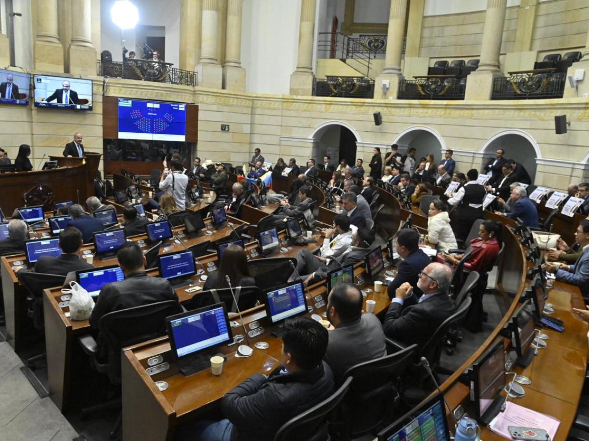 Retomarían sesiones en el Senado hasta el domingo