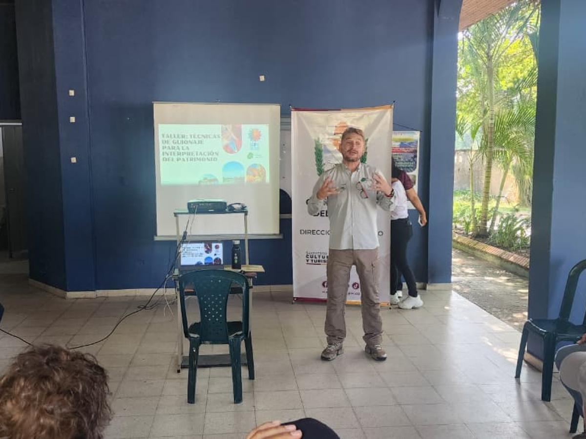 Estos Profesionales promueven turismo consciente y sostenible en comunidades rurales. Ejercer esta labor exige inscripción en el Registro Nacional de Turismo y formación continua.