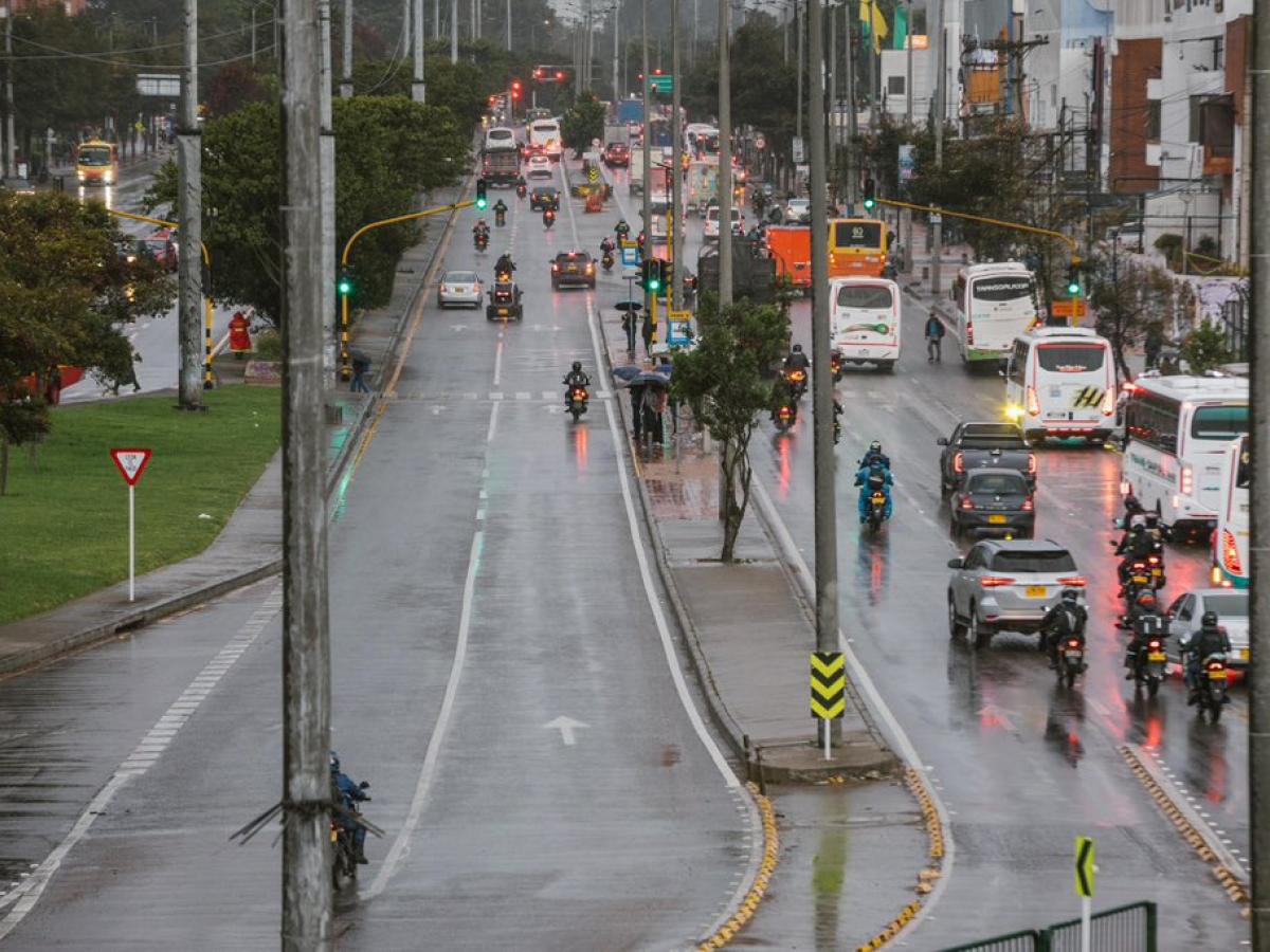 Pico y placa Bogotá HOY 23 julio 2025 particulares y taxis 