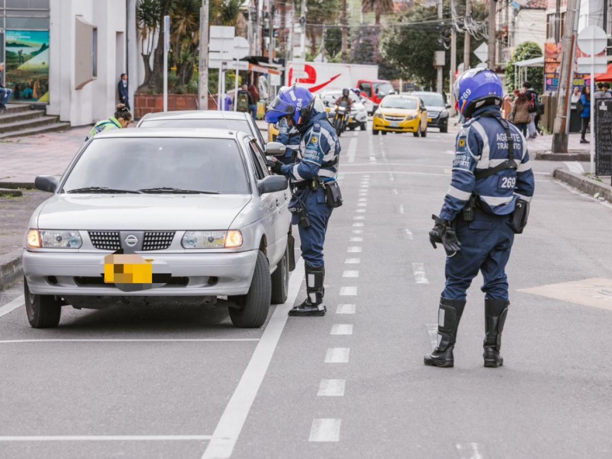 Pico y placa Bogotá HOY 22 julio 2025: particulares y taxis 